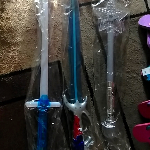 Multiple  14 in Box - Toy mixure swords and wands - Picture 3 of 3